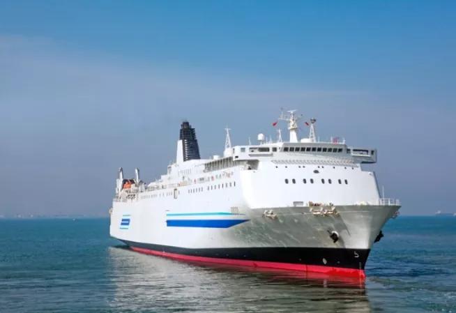 ferry en approche des cotes